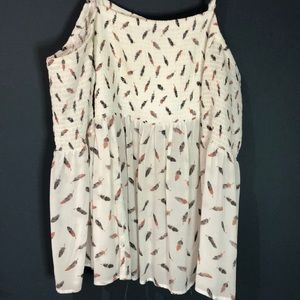 🤩 2/$15 - 
WHITE FEATHER CHALLIS COLD SHOULDER TOP torrid 2